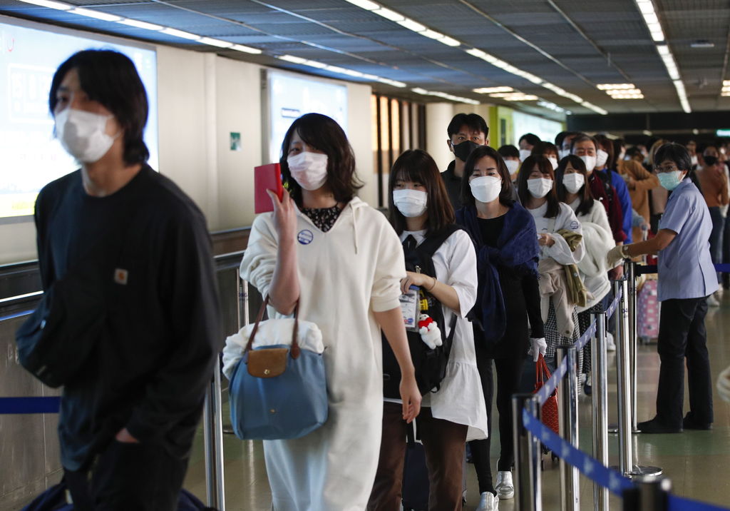 Se reportaron 3,062 nuevos casos de coronavirus en las últimas 24 horas, informó el ministerio de Salud de China. (EFE) 