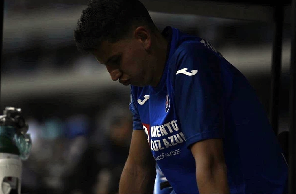 El defensor andino salió de cambio el fin de semana tras una falta del atacante turco-inglés Colín Kazim-Richards. (ESPECIAL)