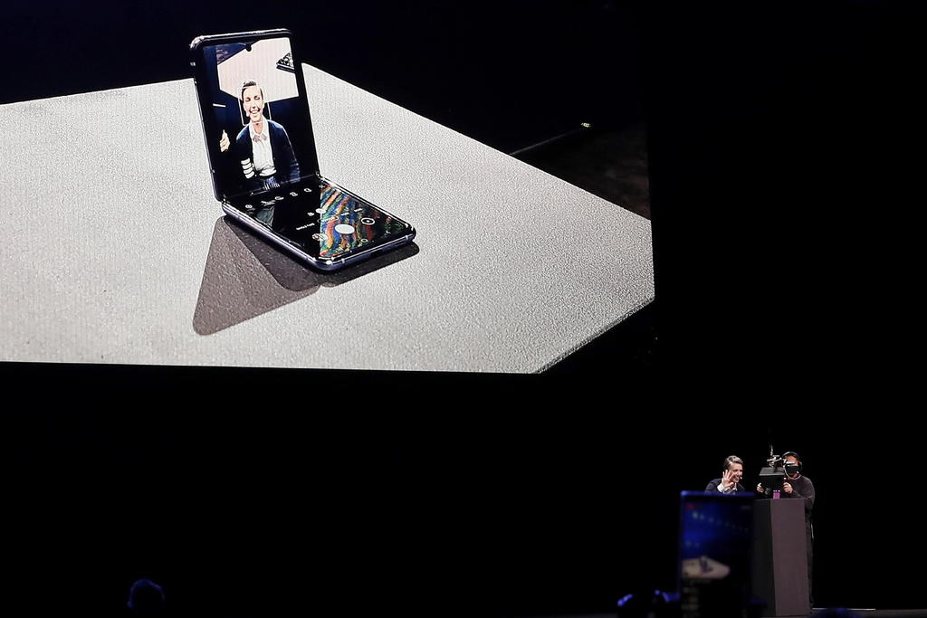Durante su conferencia Samsung Unpacked, la empresa surcoreana presentó su Galaxy Z Flip, un teléfono con pantalla flexible. (ARCHIVO) 