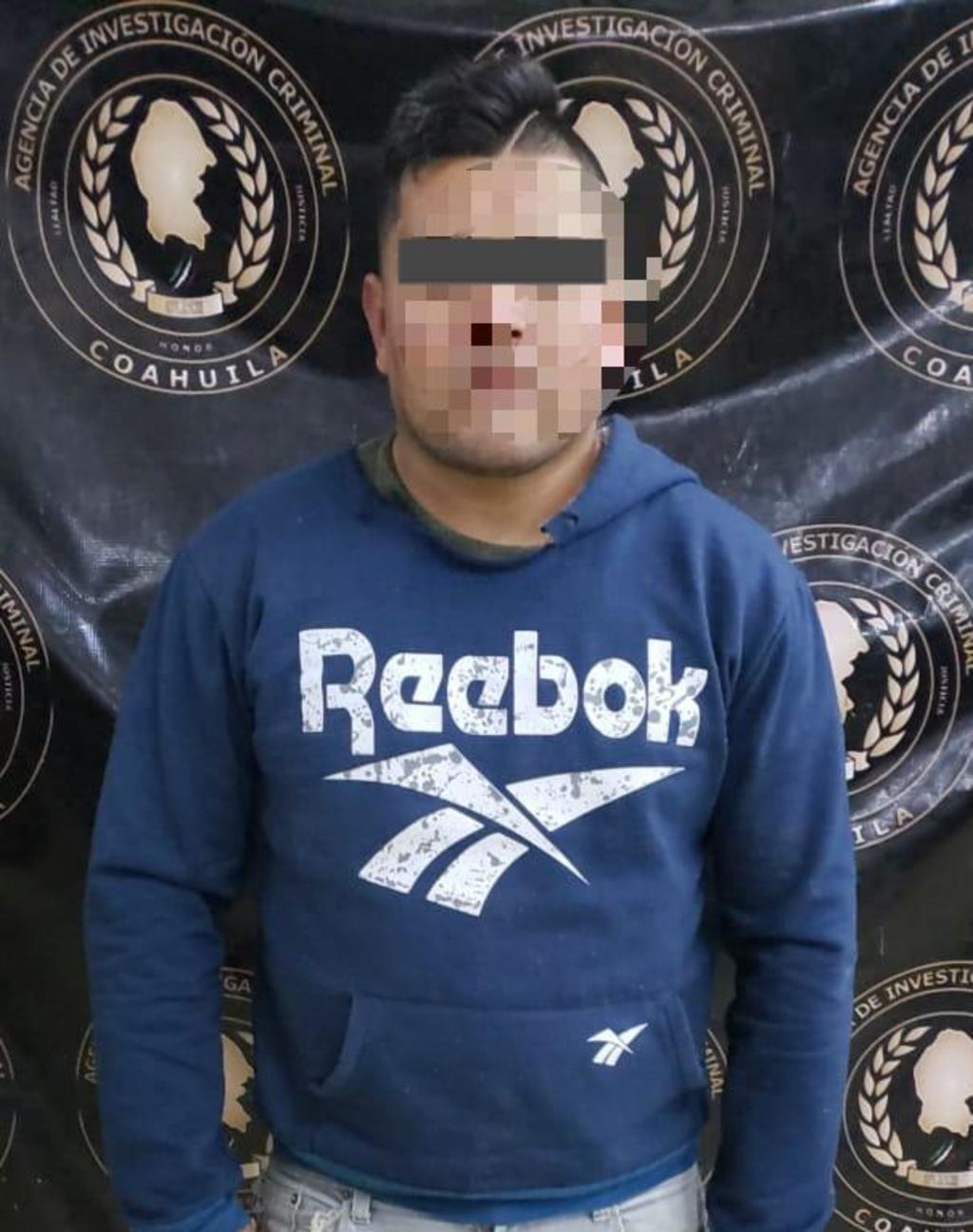 Un miembro de una banda delictiva fue detenido en el sector Centro de Torreón, se presume que el implicado en colaboración con otros tres se dedican al robo y asalto de comercios en el primer cuadro de la ciudad. (EL SIGLO DE TORREÓN)