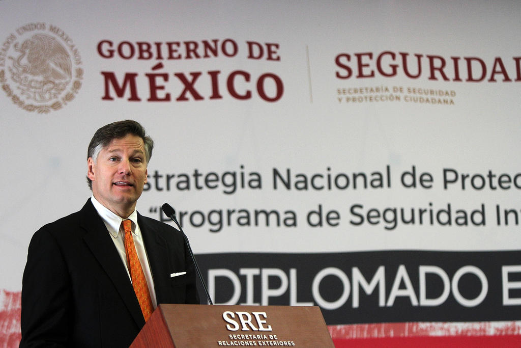 El embajador de Estados Unidos en México, Christopher Landau, consideró que sin seguridad no puede haber crecimiento económico o prosperidad, por lo que, a la par del gobierno trabajarán con los empresarios mexicanos en la materia. (ARCHIVO)