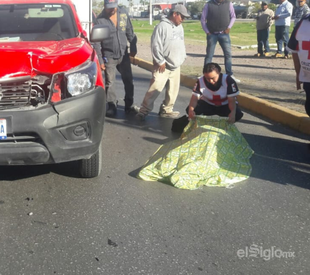 El hombre fue arrollado por un vehículo cuando intentaba cruzar el bulevar Ejército Mexicano.
