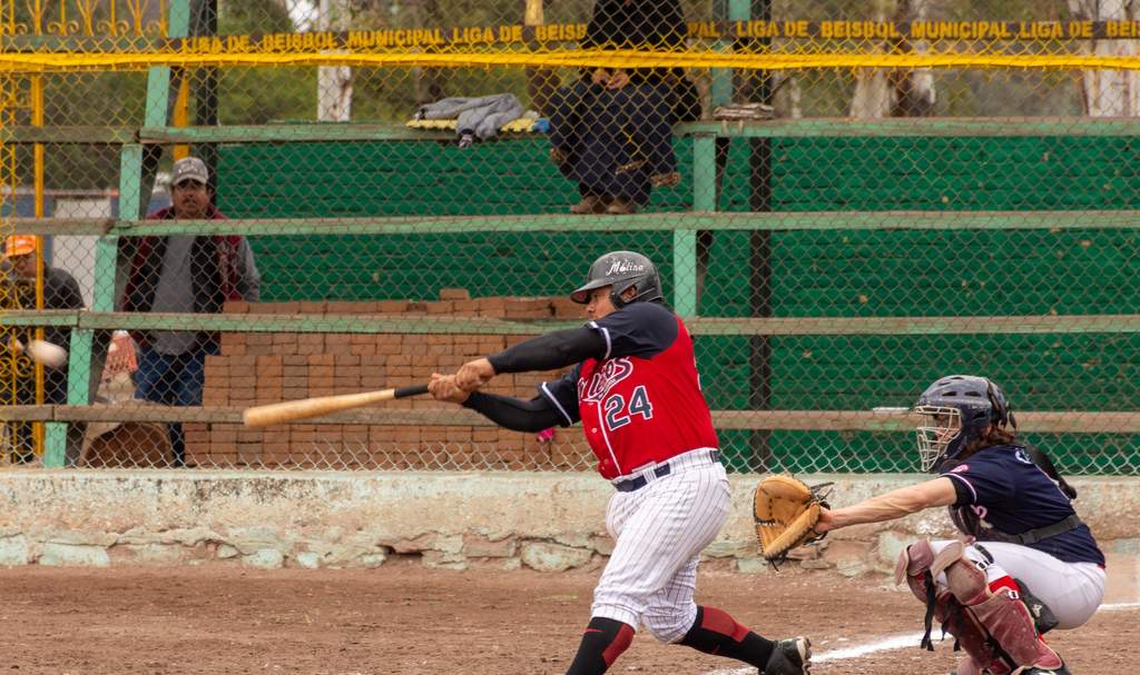 Esta es una de las ligas de softbol más tradicionales de la región, atinadamente dirigida por el profesor Esteban Limones Cervantes. (ARCHIVO)