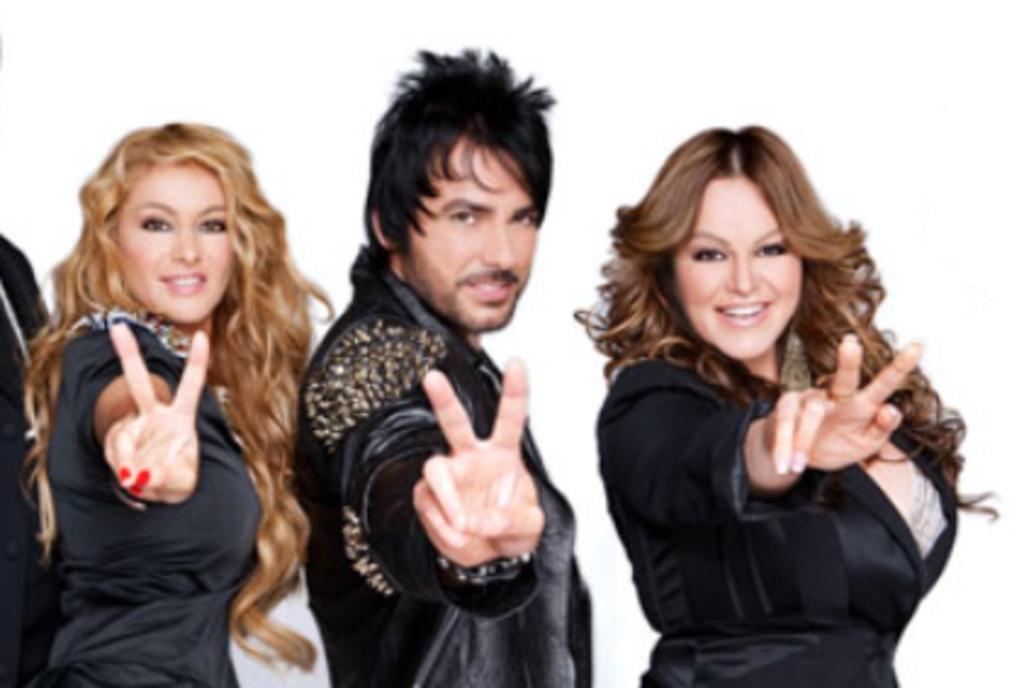 Jenni Rivera dejó un tema listo para que la cantante Paulina Rubio y Beto Cuevas, con quienes participó en La Voz México. (ESPECIAL)