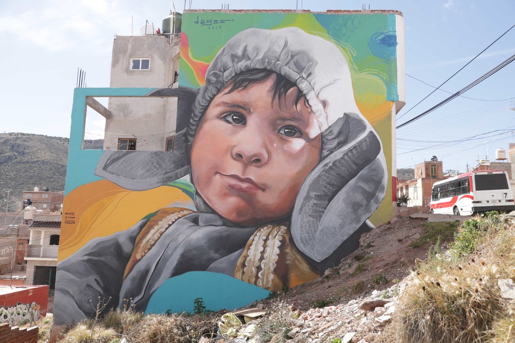 Con ayuda de artistas la gente pudo pintar en muros de más de 10 metros, gracias al proyecto Comunidad en Paz. (AGENCIAS) 