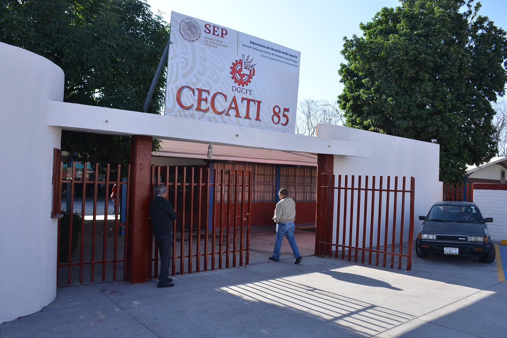 De la mano del Cecati 85 ofrecerán a los alumnos de telebachillerato la oportunidad de tener diploma de informática e inglés. (EL SIGLO DE TORREÓN)