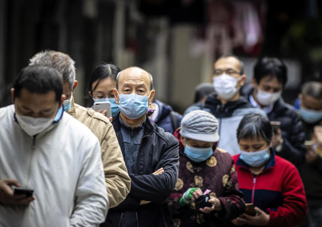 El número de nuevos casos diarios del coronavirus de Wuhan parece estar descendiendo en las últimas jornadas, aunque la tendencia debe ser interpretada 'con cautela'. (ARCHIVO) 