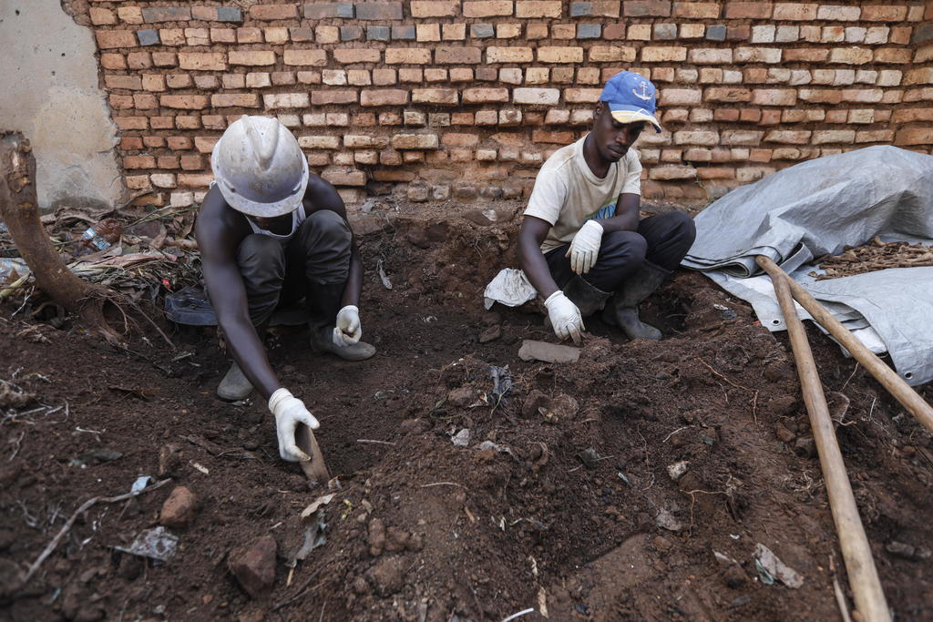 Seis fosas masivas fueron descubiertas en Burundi con más de 6,000 cadáveres, el descubrimiento más grande en su tipo tras años de trabajo. (ARCHIVO) 