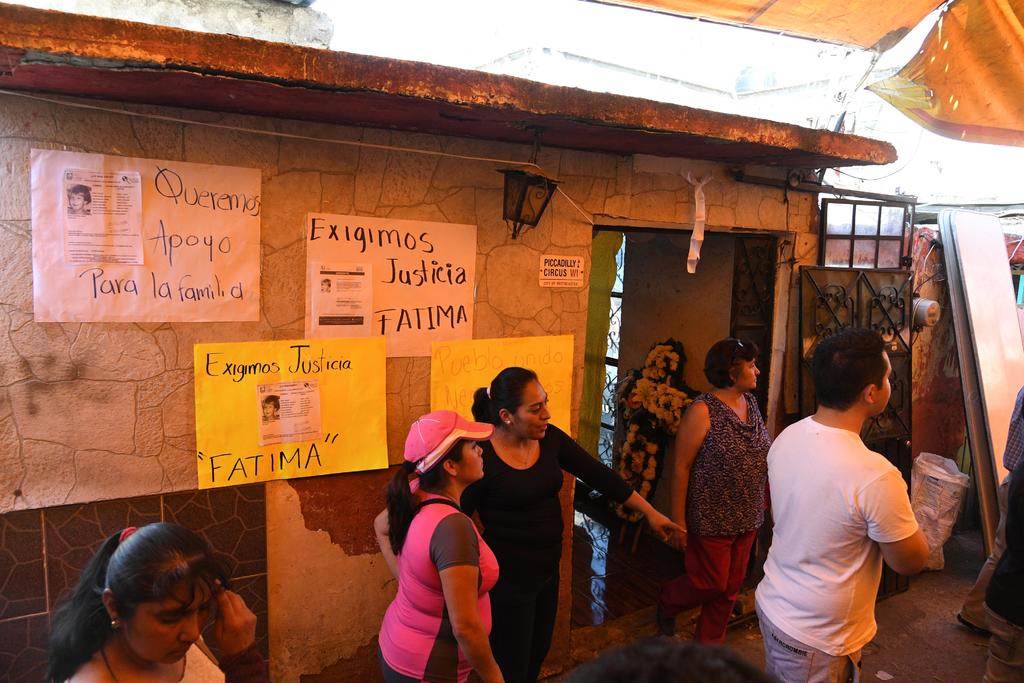 La vecina y amiga cercana de la familia de Fátima prefirió reservar su identidad; su declaración se dio luego de que un grupo de feministas acudiera al lugar, sin embargo, no hubo ningún acto por parte del contigente que portaba paliacates verdes. (EL UNIVERSAL)
