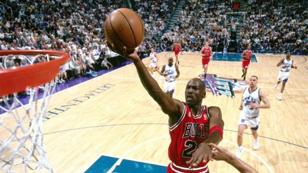 Michael Jordan marcó una época en su estancia con los Chicago Bulls. (CORTESÍA)