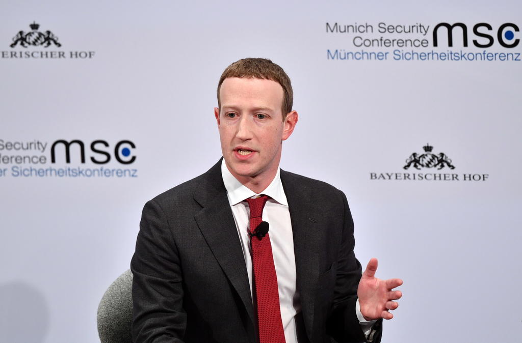 El director general de Facebook, Mark Zuckerberg, se reunió el lunes con altos funcionarios de la Unión Europea durante una visita a Bruselas. (ARCHIVO) 