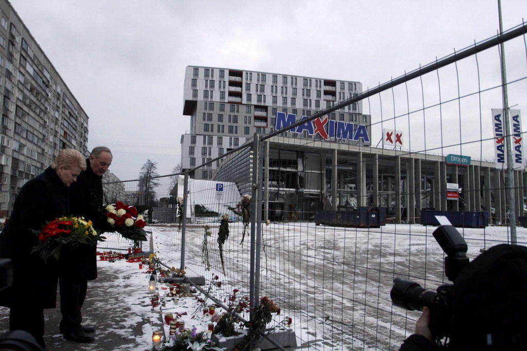La Justicia de Letonia declaró hoy a un ingeniero único culpable del derrumbe de un centro comercial de la capital del país, Riga, ocurrido en 2013 y que dejó 54 muertos. (ARCHIVO) 
