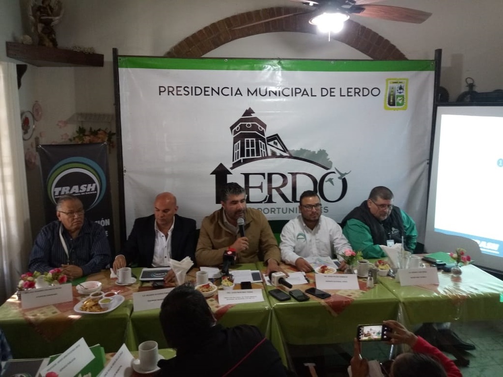Autoridades municipales y representantes de la empresa concesionaria informaron sobre el inicio de actividades en Ciudad Lerdo.  (EL SIGLO DE TORREÓN/ PRIMITIVO GONZÁLEZ)