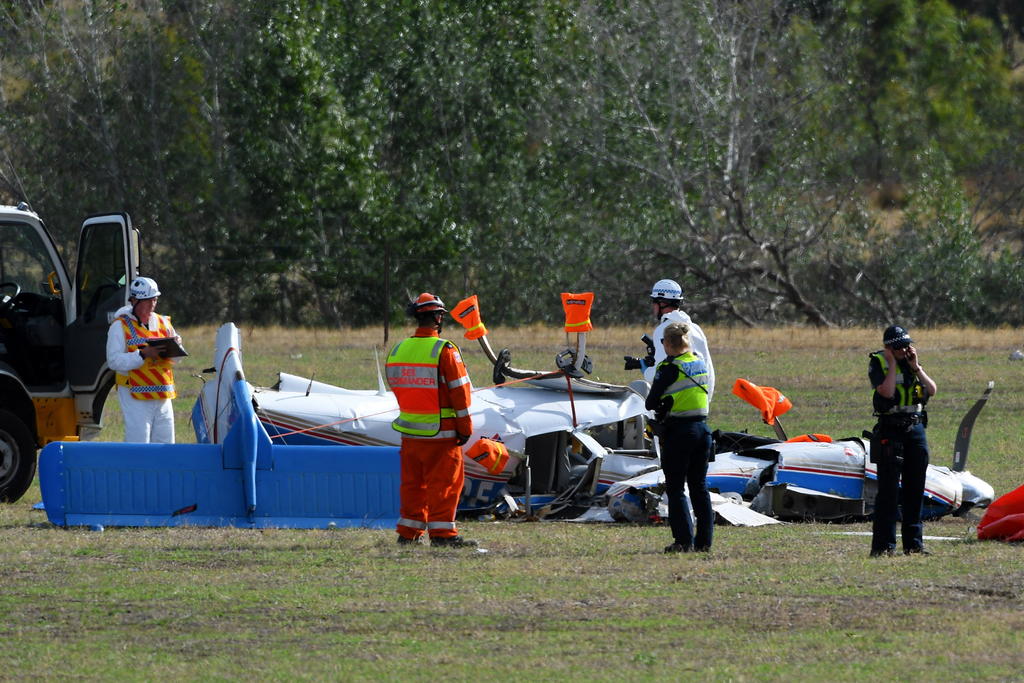 Uno de los aviones se estrelló inmediatamente después de la colisión, mientras que el otro continuó por cierta distancia antes de estrellarse. (EFE)