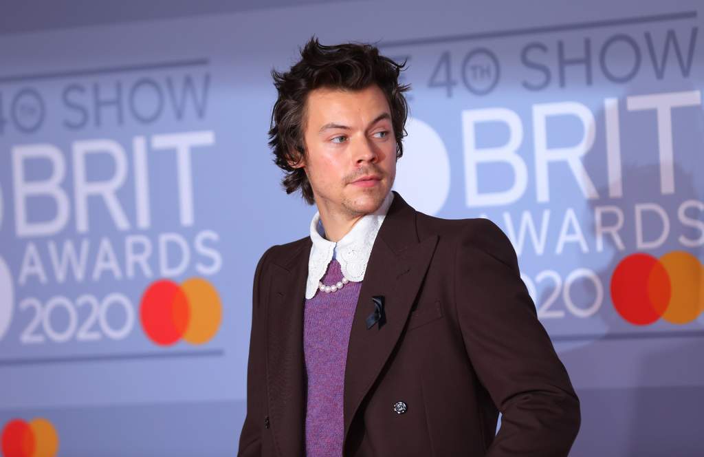 Presentación. El cantante Harry Styles arranca aplausos y suspiros en los Brit Awards 2020. (ARCHIVO) 