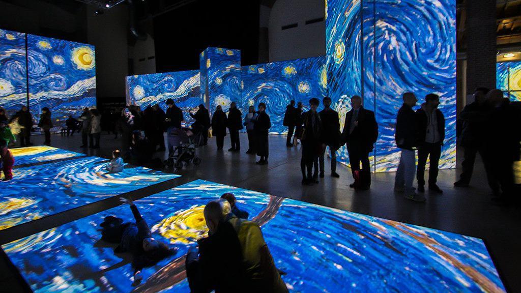 Van Gogh (Zundert, Holanda, 1853 - Auvers-sur-Oise, Francia, 1890) es considerado uno de los principales exponentes del postimpresionismo y entre sus obras más famosas se encuentran “La noche estrellada”, “Los girasoles”, “Los litios”, “Autorretrato con oreja vendada y “Campo de trigo con cipreses”. (ESPECIAL)