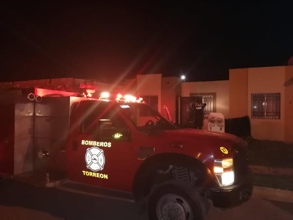 Durante la madrugada del sábado, los bomberos brindaron auxilio a dos viviendas de Torreón, luego de que ambas se reportaban con  fuego en alguna de sus habitaciones. (EL SIGLO DE TORREÓN)
