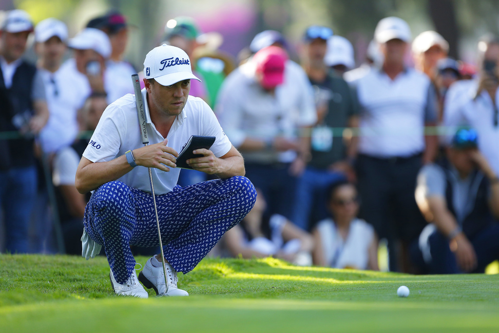 Justin Thomas tuvo una ronda de seis golpes abajo del par, con lo que tomó la cima del WGC México Championship.