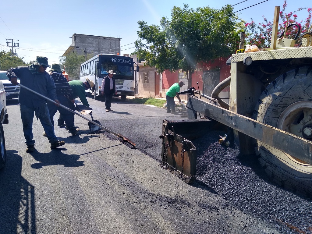 Ya se comenzó a reparar la calle Guillermo Prieto de Matamoros, pues se encontraba en mal estado desde hace dos años. (EL SIGLO DE TORREÓN) 