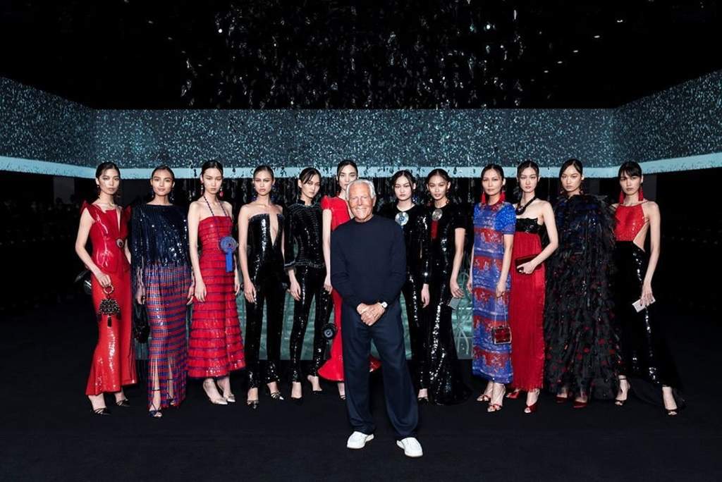 La legendaria firma de moda Armani realizó su desfile otoño-invierno 2020 en la semana de la moda de Milán. (INSTAGRAM)
