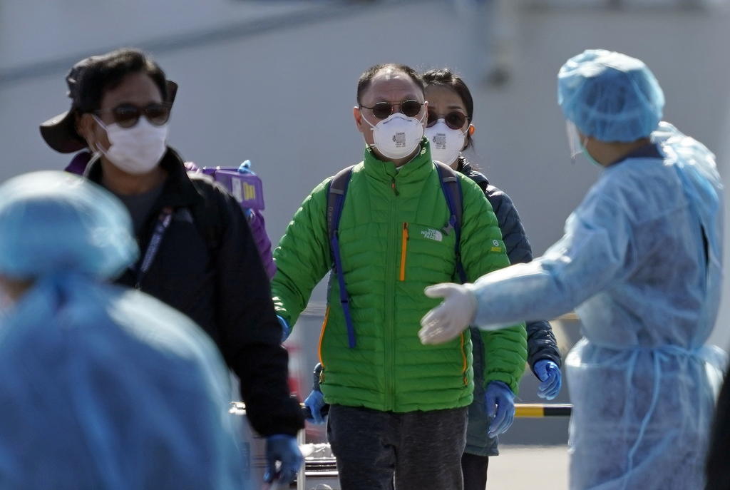 De los aproximadamente tres mil 400 pasajeros y tripulantes del Diamond Princess, que estuvo en cuarentena en el puerto de Yokohama, al sur de Tokio, 691 se infectaron con el coronavirus surgido en la ciudad china de Wuhan. (ARCHIVO)