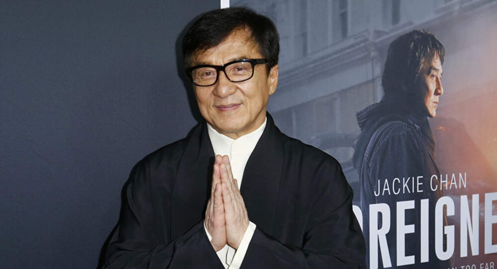 El medio Today Online informó que la persona contagiada por el coronavirus, se encontraba en una fiesta distinta a la que acudió el actor Jackie Chan, por lo que no se contagió. (ESPECIAL)