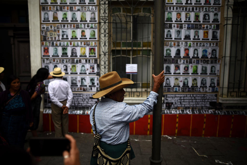  miles de guatemaltecos no han logrado recuperar los restos de sus seres queridos desaparecidos durante la guerra civil (1960-1996), muchos de ellos campesinos e indígenas. (ARCHIVO) 