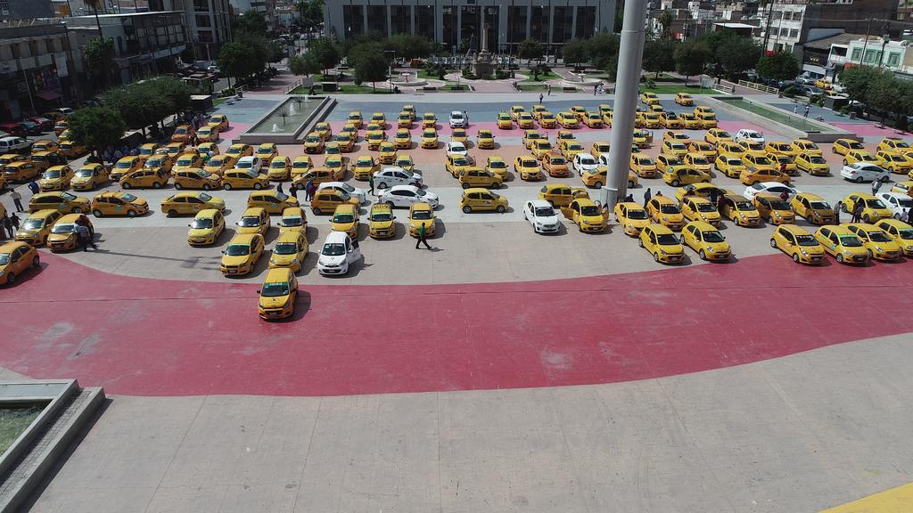 La molestia de los taxistas además ha aumentado con el inicio de operaciones de la empresa Didi en Torreón, durante la segunda mitad del año pasado.
(ARCHIVO)