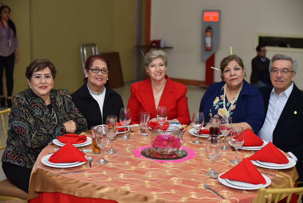 Humbelina, Nohemí, Maruca, Ome y Manuel.