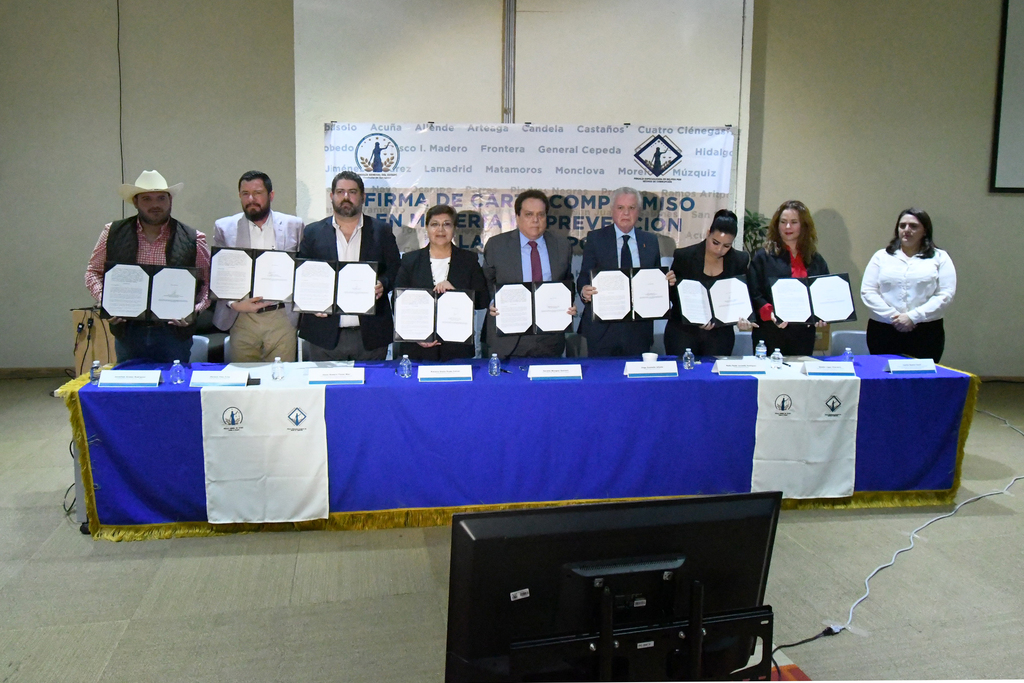 Autoridades de La Laguna de Coahuila van por acciones de prevención de la corrupción, para ello firmaron un convenio de apoyo. (FERNANDO COMPEÁN)
