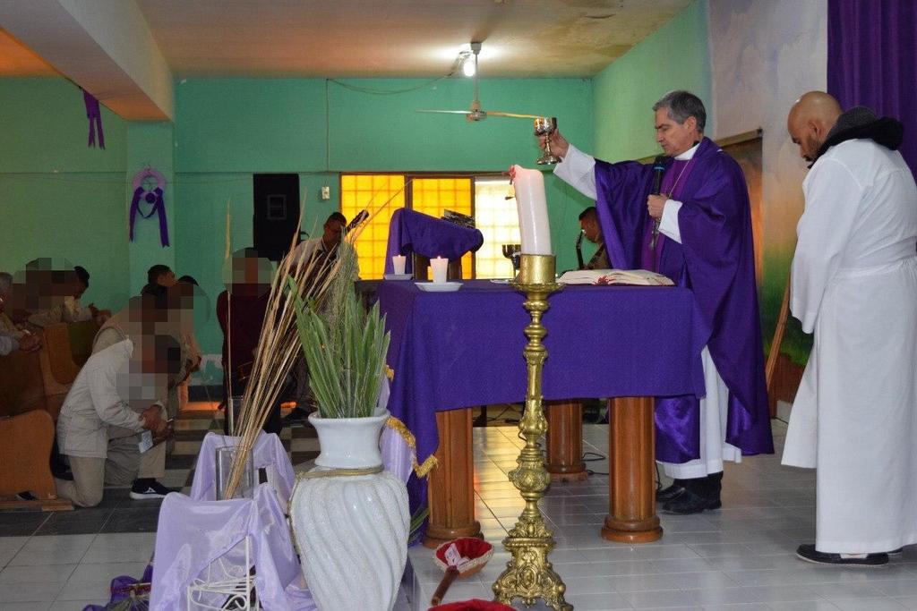 Brindó esta mañana la imposición de ceniza a los internos del Cereso de Torreón. (EL SIGLO DE TORREÓN)