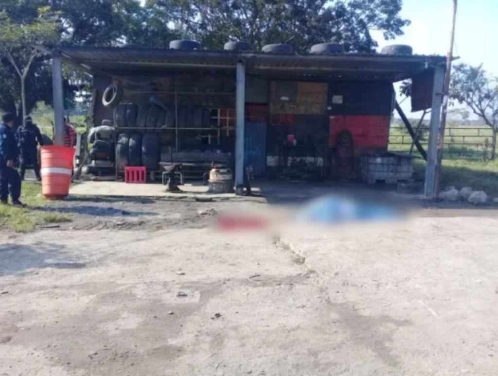 Los hechos se registraron la mañana de este miércoles en la población ubicada sobre la carretera federal del Golfo en el tramo Cárdenas-Coatzacoalcos.
(ESPECIAL)