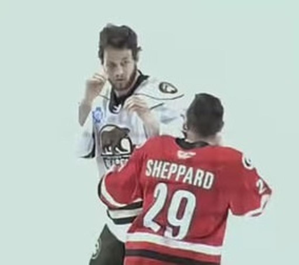 Jugadores de hockey protagonizan aparatosa pelea en pleno partido