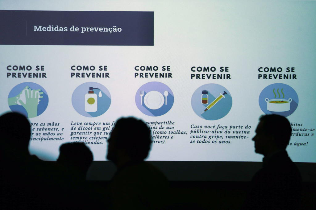 Las autoridades sanitarias brasileñas confirmaron que el virus bautizado como COVID-19 llegó a América Latina, que hasta ahora permanecía ajena a esa enfermedad. (EFE)