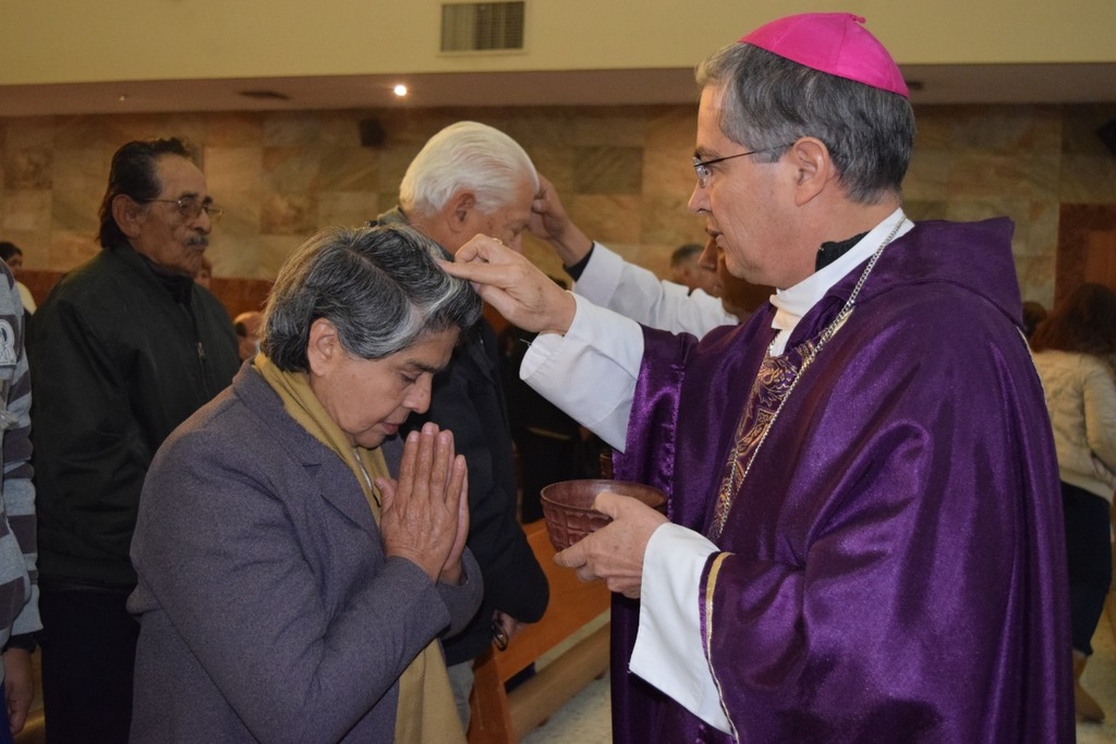 El obispo de Torreón celebró una misa ayer en la catedral de Nuestra Señora del Carmen. (EL SIGLO DE TORREÓN)