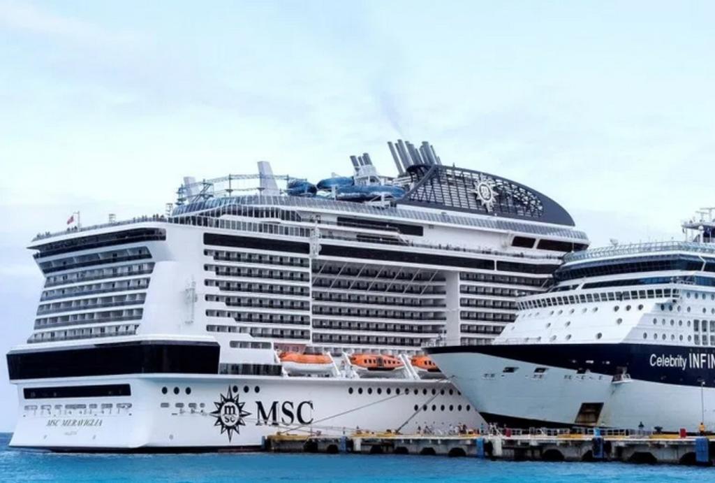  Después de varios días de mantenerse en el mar, pasajeros del crucero MSC Meraviglia desembarcaron del buque, atracado en Cozumel, para disfrutar de las bellezas de la isla. (ESPECIAL)