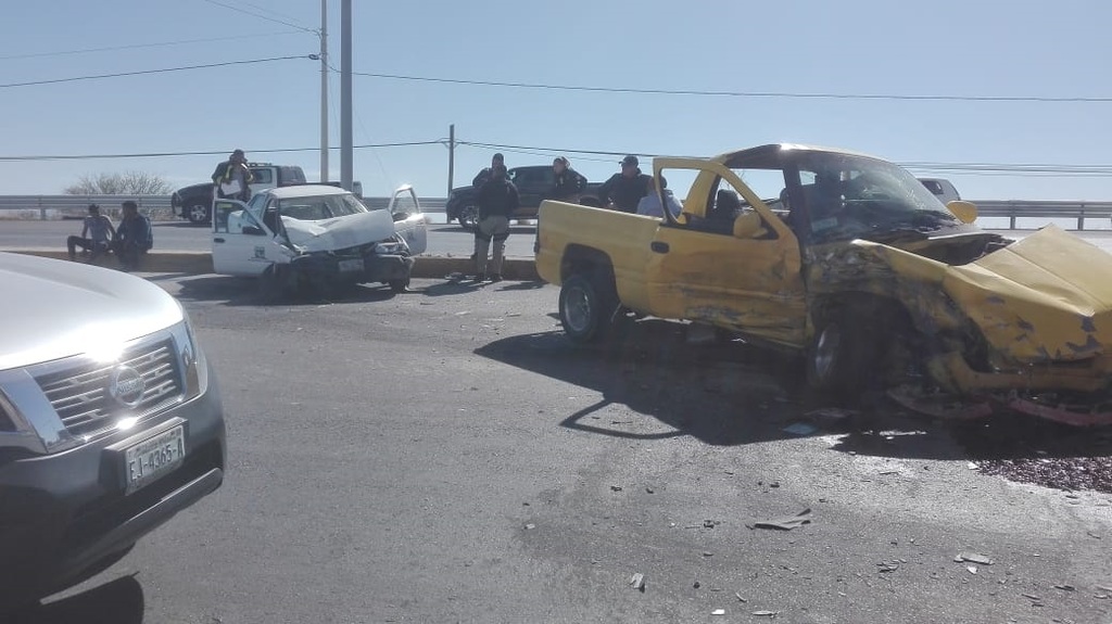 Los carriles de circulación que dirigen de San Pedro a Torreón fueron cerrados por espacio de tres horas. (EL SIGLO DE TORREÓN)