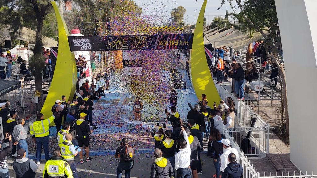 Logrando su propósito, la tlaxcalteca ganó en la femenil del Maratón. (EL SIGLO DE TORREÓN)