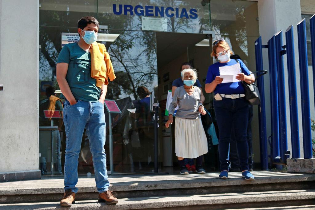 Los mexicanos afrontan los primeros casos de coronavirus con el recuerdo de la pandemia que los sacudió hace una década, cuando la influenza AH1N1 causó en el país más de 8,000 muertes en 2009, casi la mitad de las 18,337 registradas en todo el mundo. (ARCHIVO)