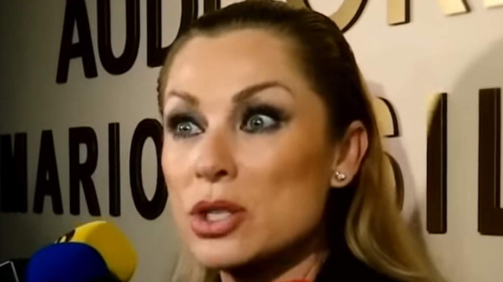 Durante las entrevistas en el lugar donde se graba la telenovela, Imperio de Mentiras, la actriz Leticia Calderón salió del set porque apareció un gato cerca del jardín, ella confesó que le tiene pavor y aversión a estos felinos y que no conoce la razón a pesar de visitar a varios psicólogos para intentar superar el miedo. (ESPECIAL)