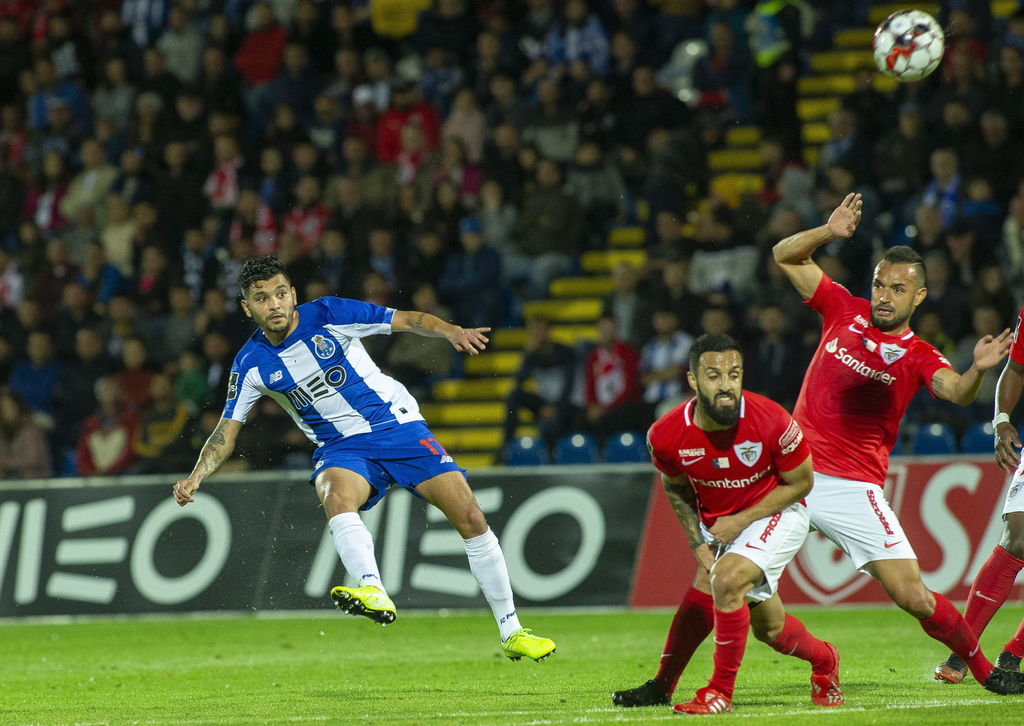 El mexicano Jesús 'Tecatito' Corona vio acción durante 67 minutos del partido antes de ser sustituido. (EFE)