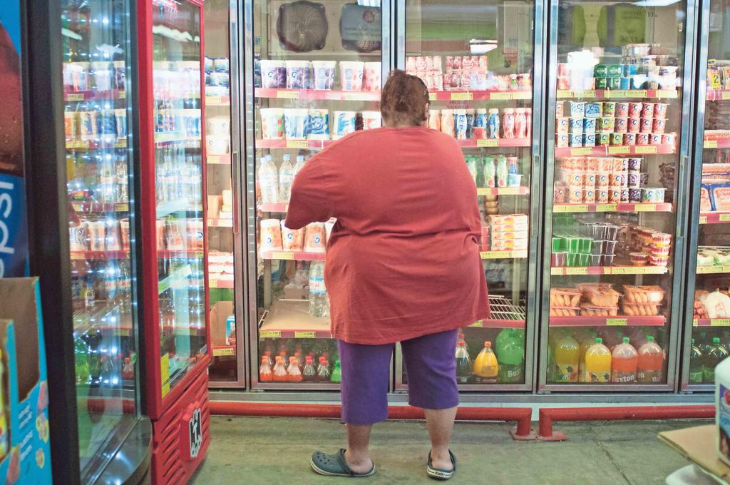 A decir del doctor Simón Barquera, especialista del Instituto Nacional de Salud Pública, uno de los factores que explican el aumento de la obesidad en la población mexicana es el elevado consumo de bebidas azucaradas. (ARCHIVO)
