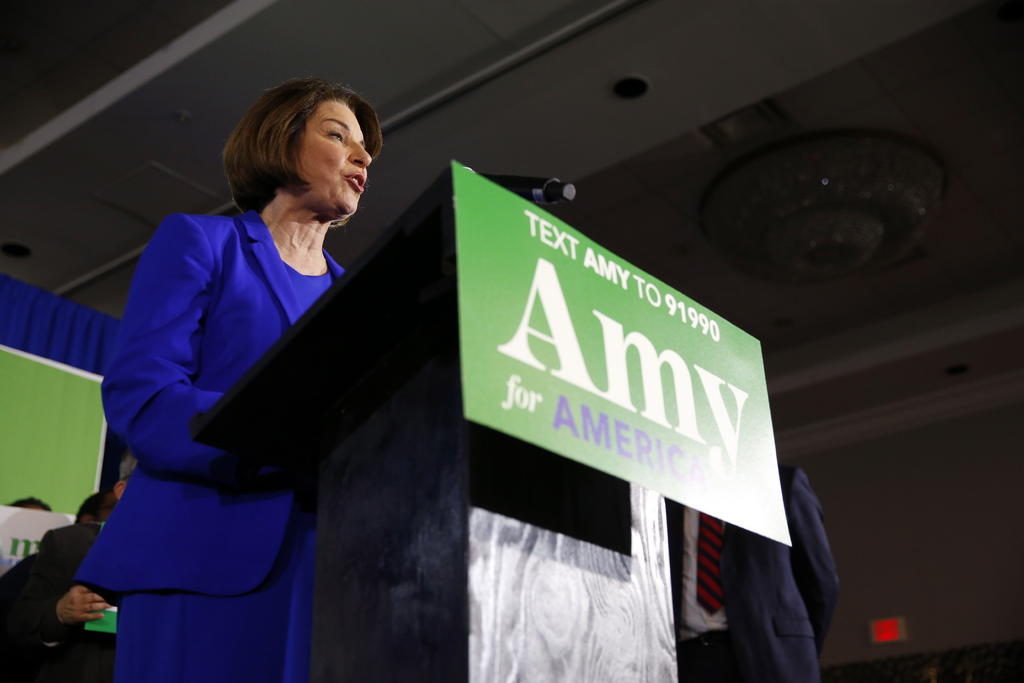 La senadora por Minnesota, Amy Klobuchar, rechazó hoy que tanto ella como el resto de los demócratas preparen “golpe” contra Bernie Sanders. (ARCHIVO) 