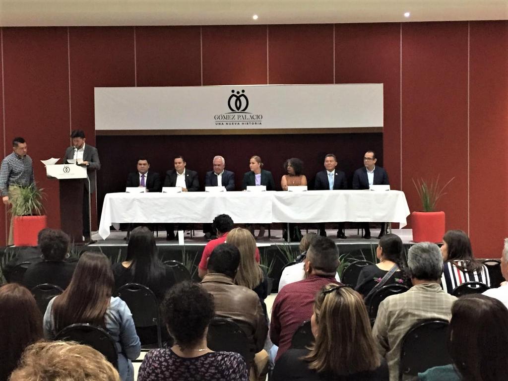 Este martes, Ochoa Ávalos estuvo en la Expo Feria de Gómez Palacio para impartir la conferencia “El papel de los municipios en las alertas de género”.  (EL SIGLO DE TORREÓN)