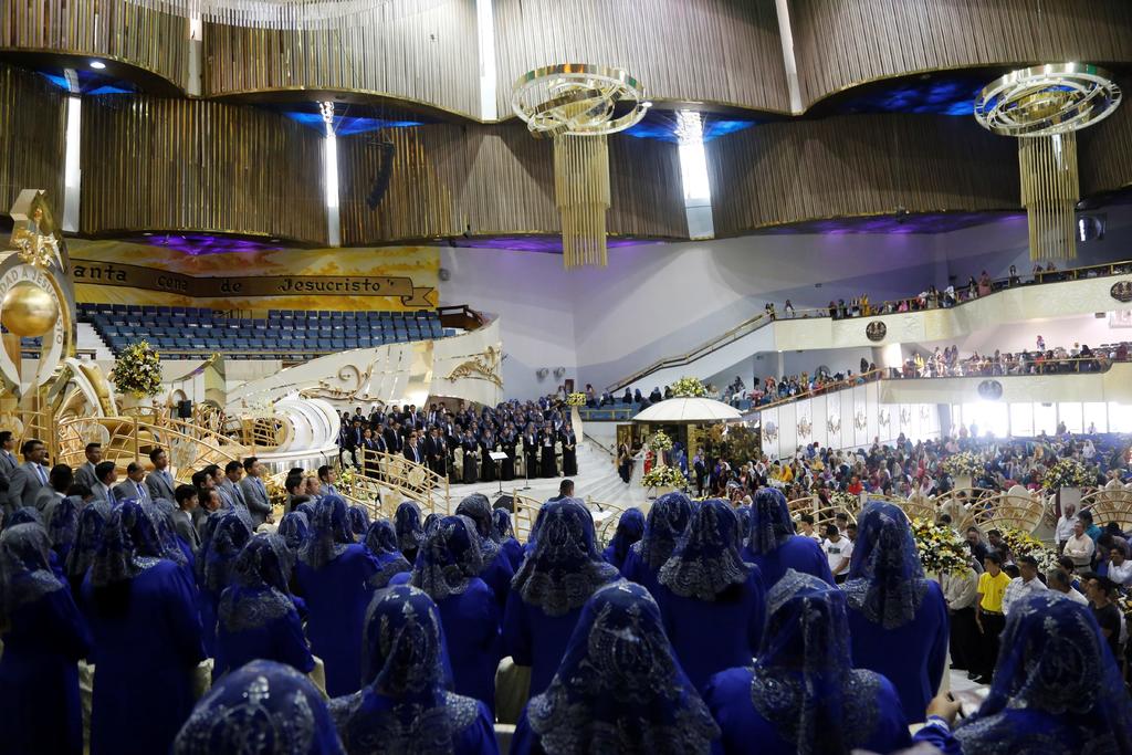 En conferencia de prensa en Palacio Nacional, el funcionario federal detalló que además de prácticas de explotación sexual, se pedía a los fieles que donarán todas sus pertenencias a la iglesia.
(ARCHIVO)