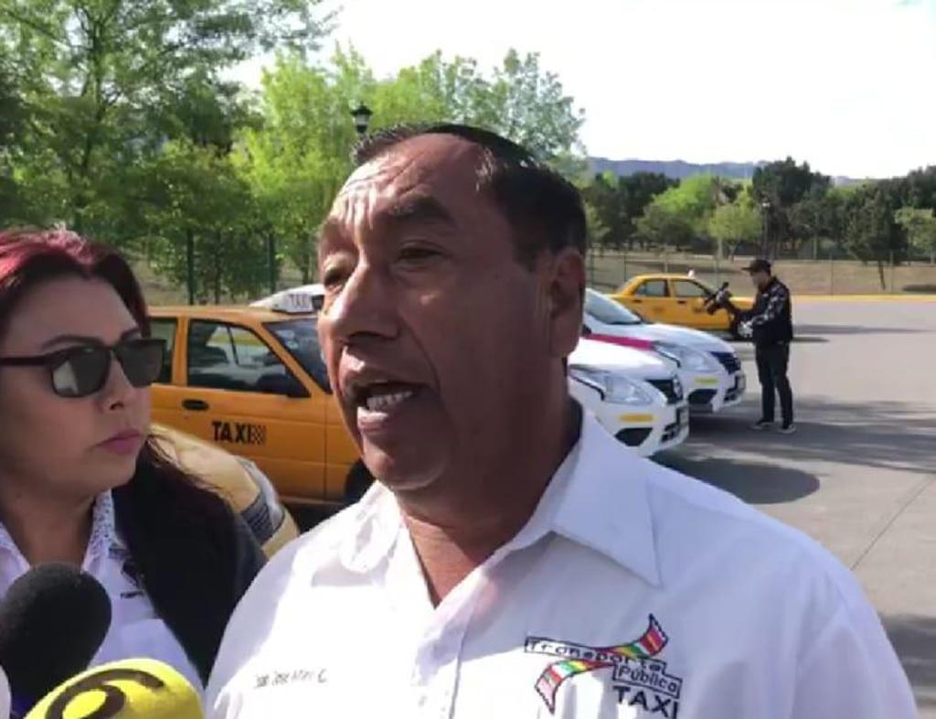 De acuerdo a Juan José Alfaro, representante de Taxi Seguro, es injusto que mientras a los taxistas se les piden varios requisitos para trabajar a los que operan transportes privados no se les pide nada. 