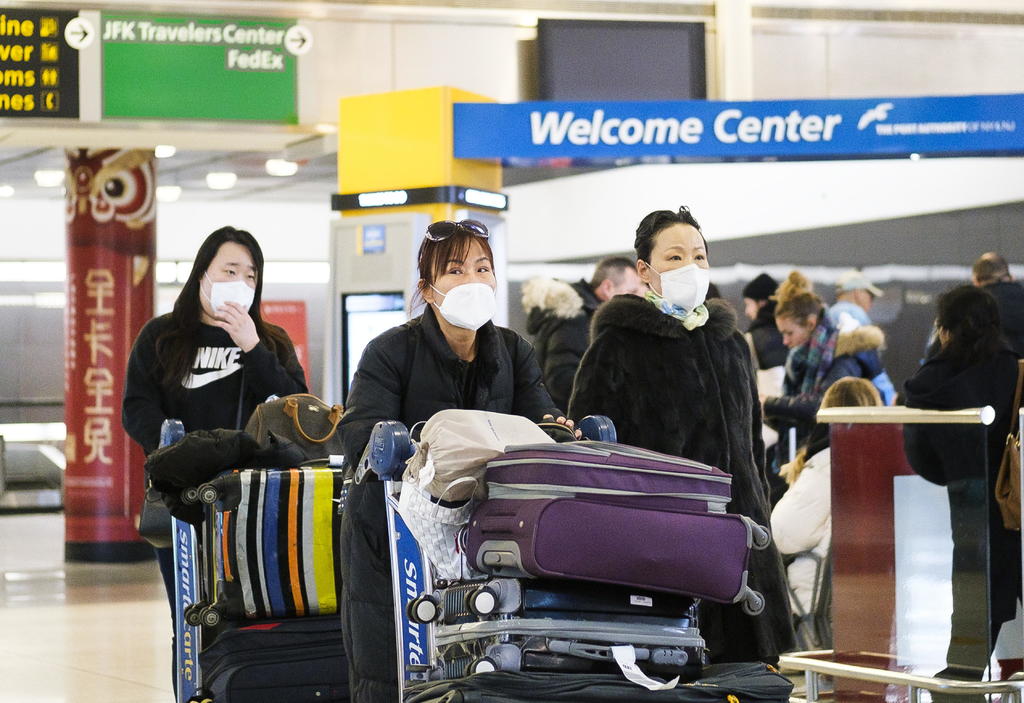 La medida de United es el indicio más claro hasta la fecha del daño financiero que han sufrido las aerolíneas estadounidenses a causa del virus, que ya las obligó a suspender sus vuelos a China y reducir sus servicios en otros países. (EFE)