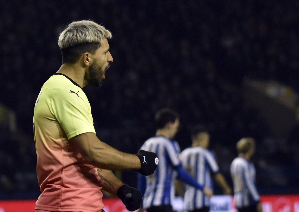 Celebra Sergio Agüero tras marcar el único gol del juego en la victoria del Manchester City sobre Sheffield Wednesday. (AP)