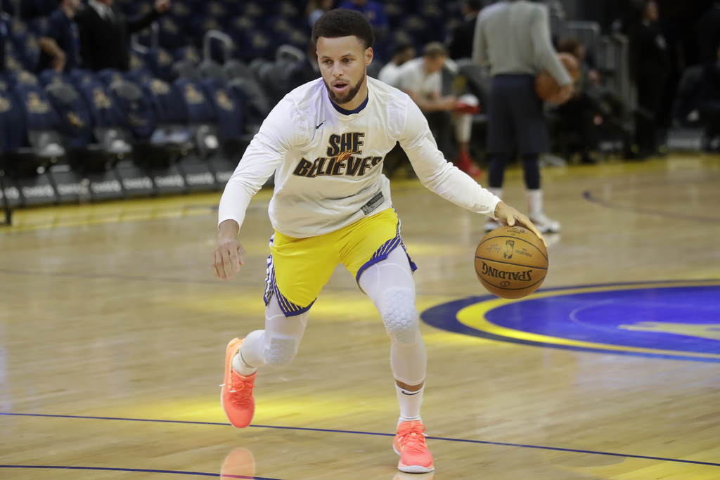 La estrella de los Warriors, Stephen Curry, tuvo una ausencia de cuatro meses por una fractura en su mano izquierda. (AP)