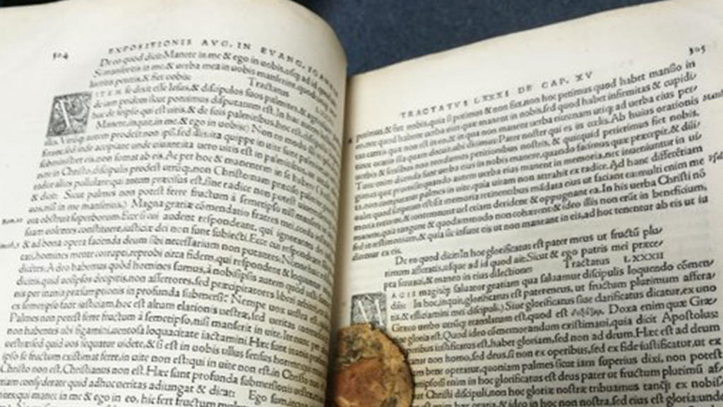La edición de 1529 de las obras completas de San Agustín, estaba en la Biblioteca de la Universidad de Cambridge. (INTERNET)